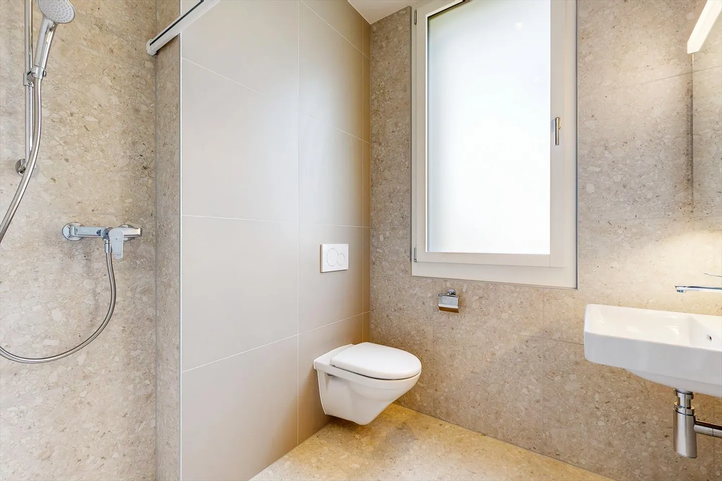 Studio for rent - Photo 4 of 6