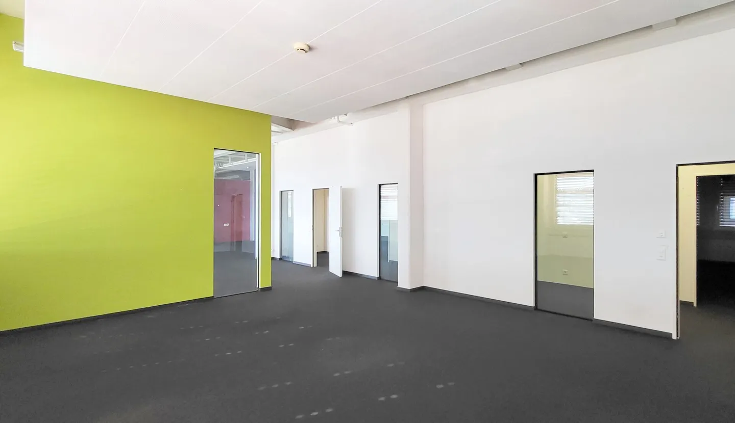 Utilisation temporaire - du bureau individuel au demi-étage ! - Photo 3 sur 12