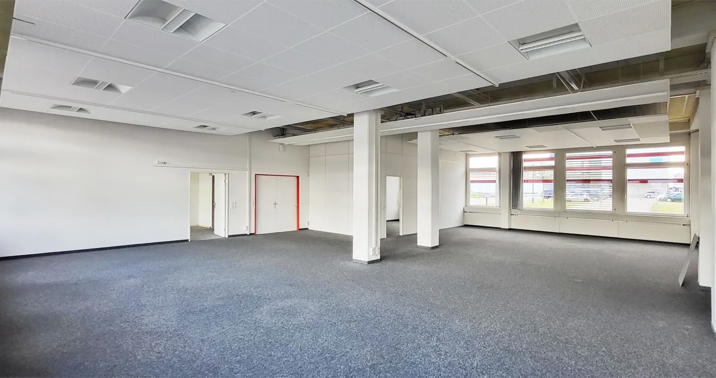 Espace au rez-de-chaussée lumineux avec livraison de plain-pied (jusqu'au 31.03.2027) - Photo 2 sur 7