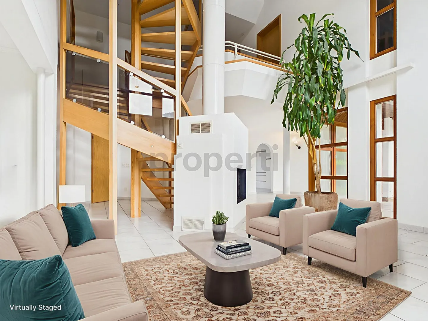 Gioiello architettonico con ampio spazio abitativo e caratteristiche uniche - Foto 4 di 14