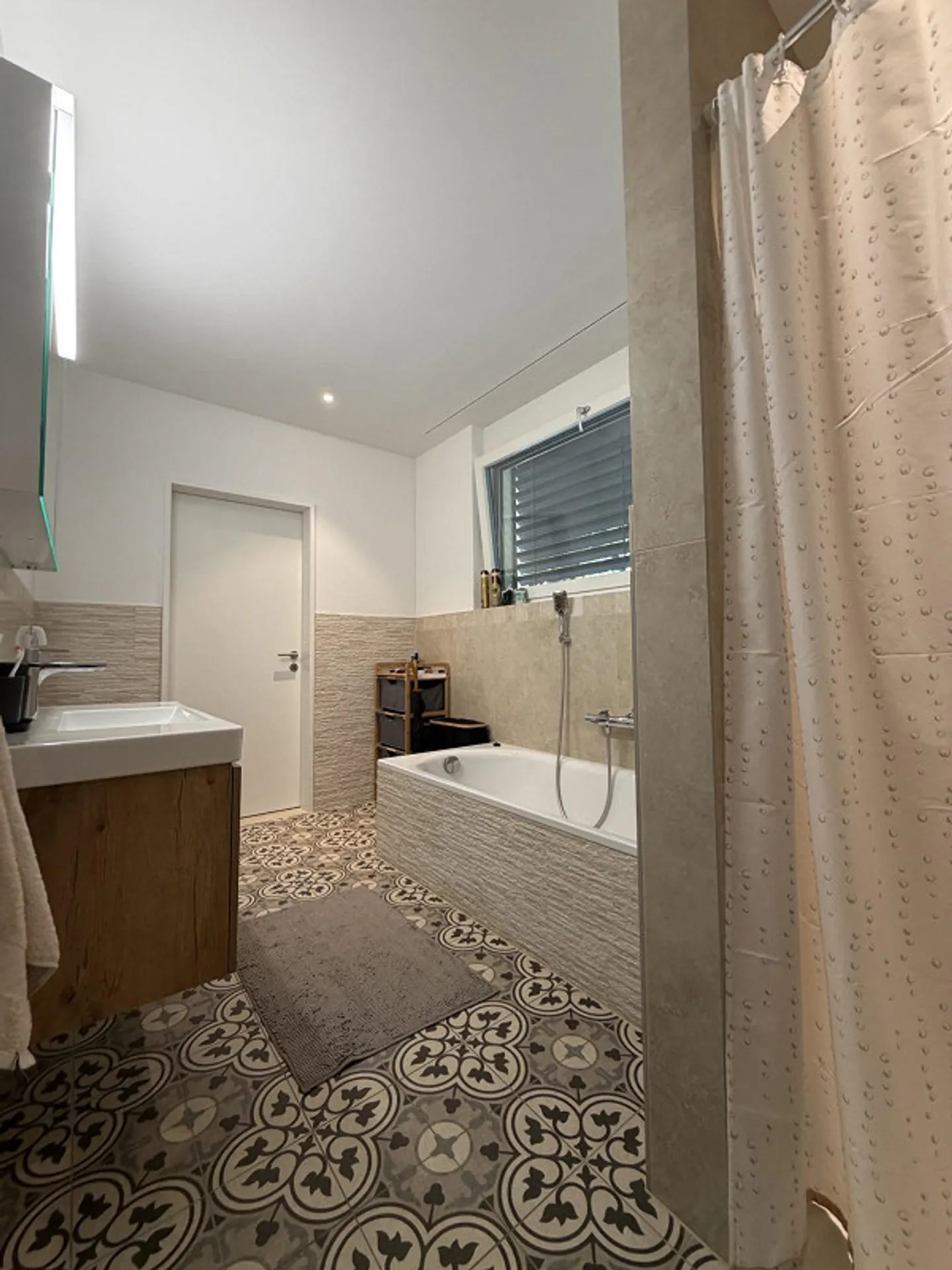 Large, very modern and noble 2 1/2-room apartment for rent - Photo 4 of 5