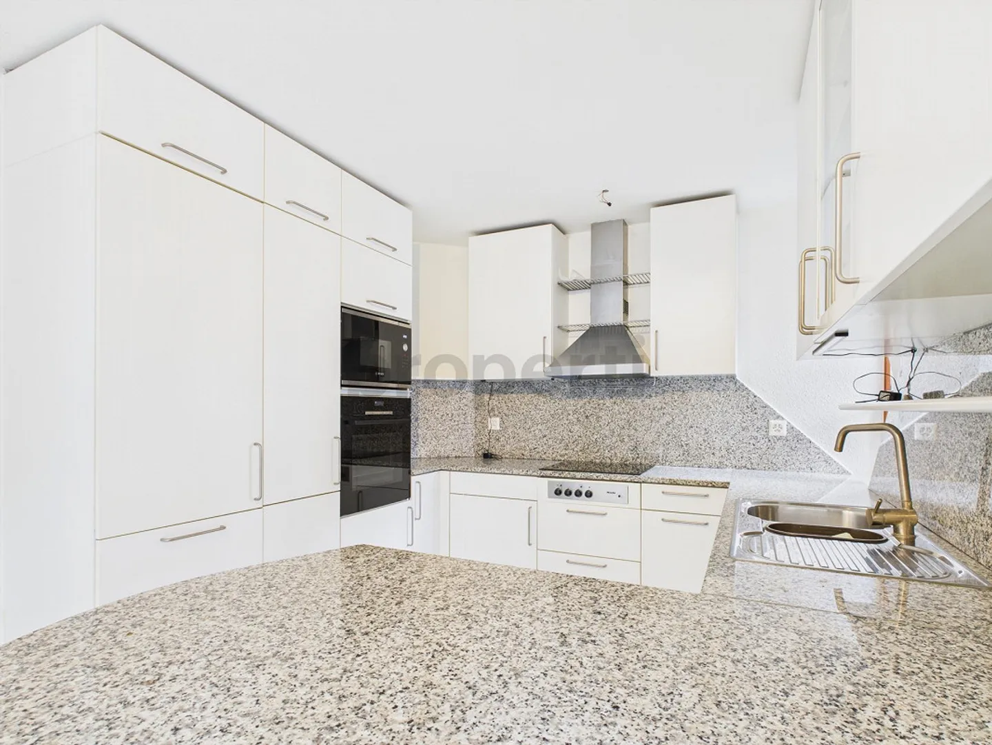 Gioiello architettonico con ampio spazio abitativo e caratteristiche uniche - Foto 5 di 14