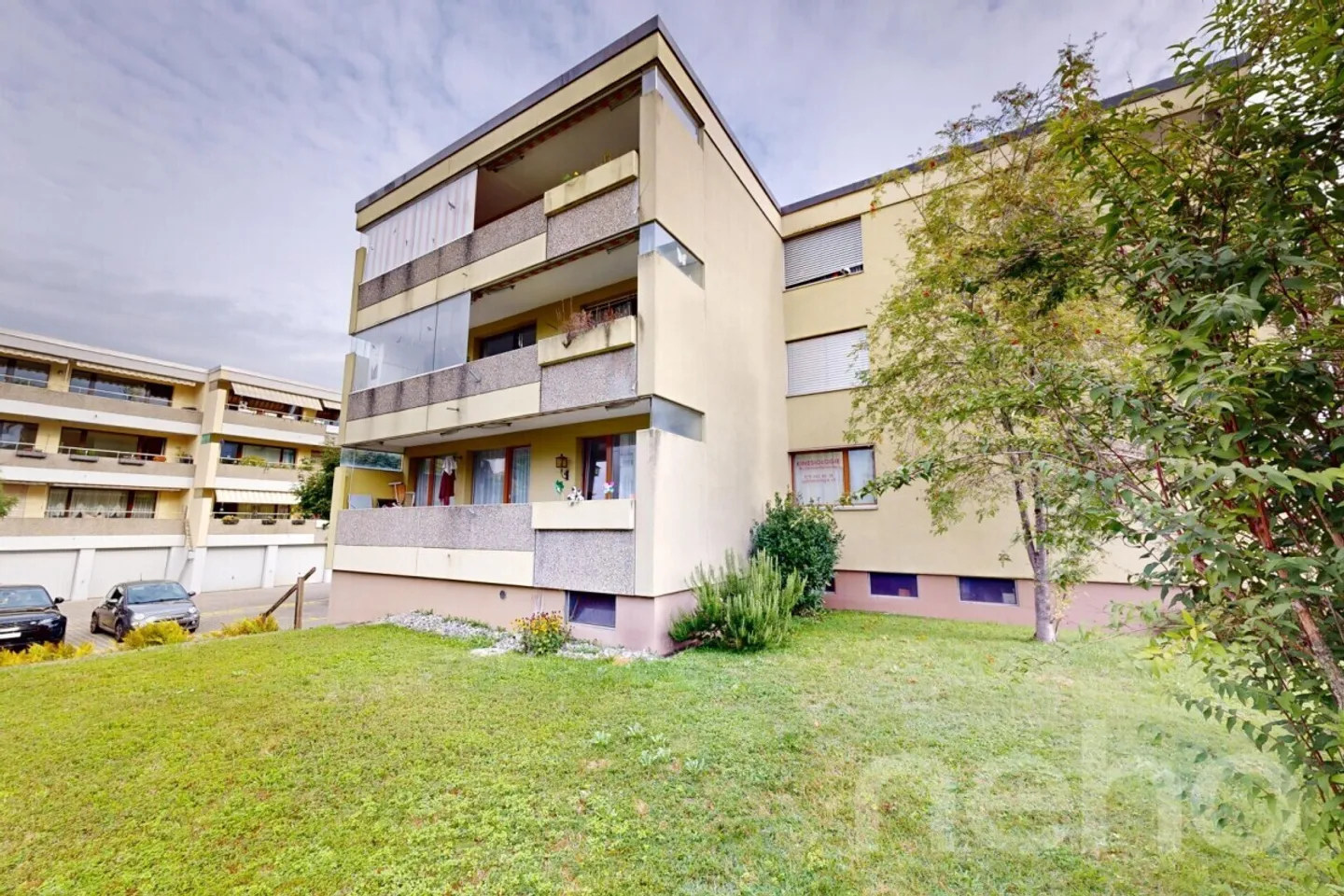 Sunny 3.5-room apartment with balcony and two parking spaces - Photo 3 of 13