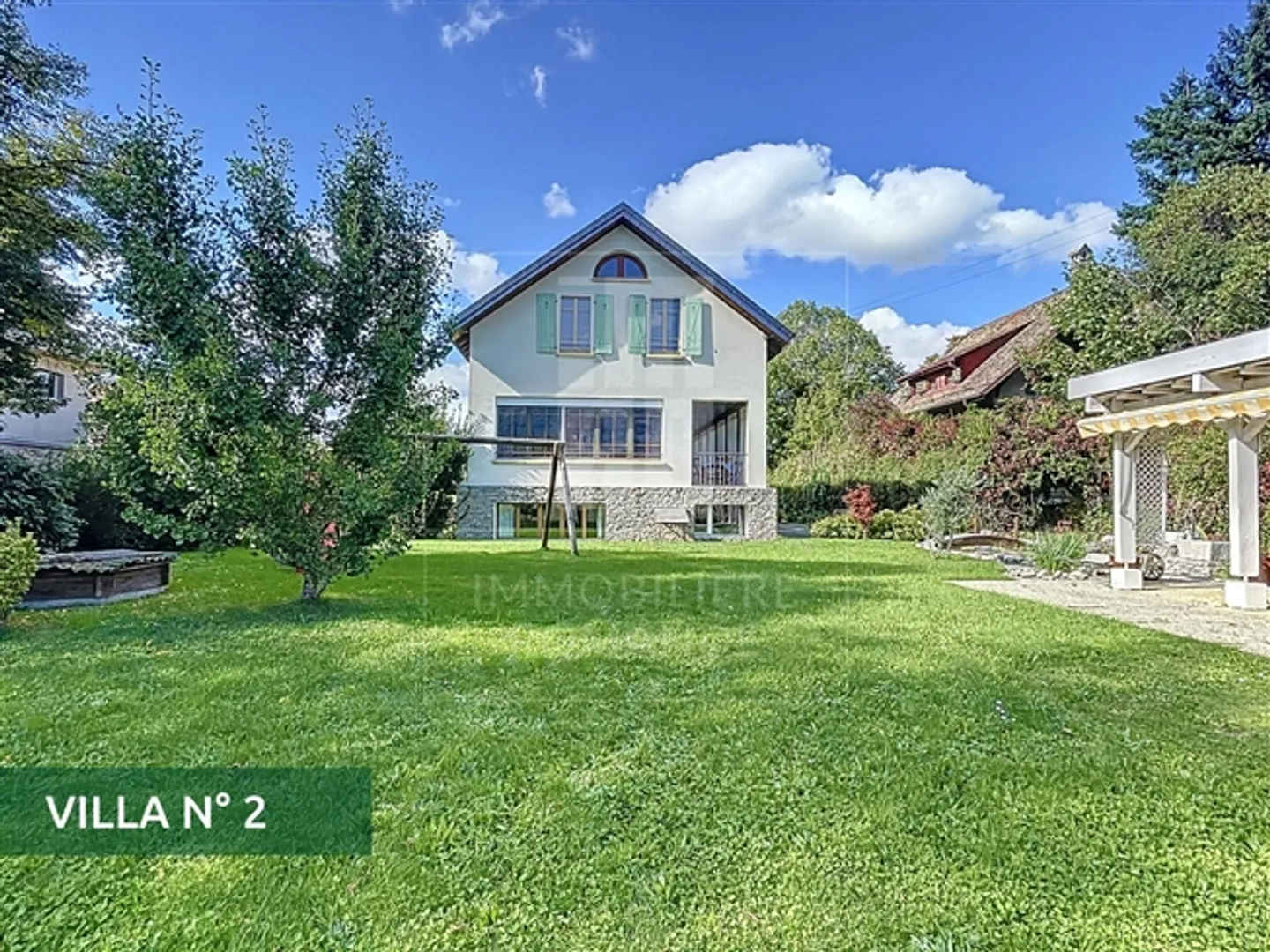 Bâtiment résidentiel composé de deux villas - Photo 2 sur 6