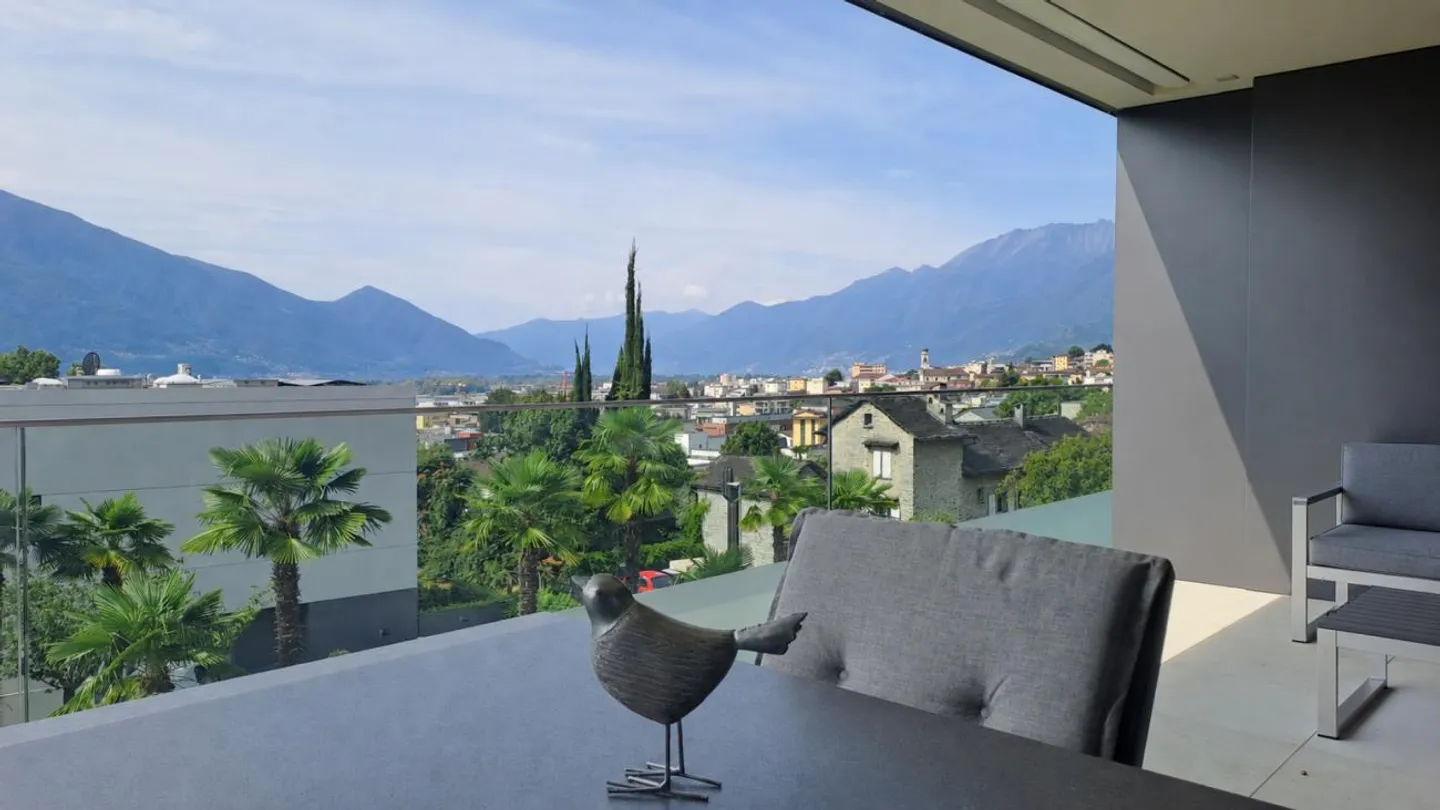 Generoso 3.5 rooms with lake view, 2 large terraces and outdoor pool - Photo 3 of 19