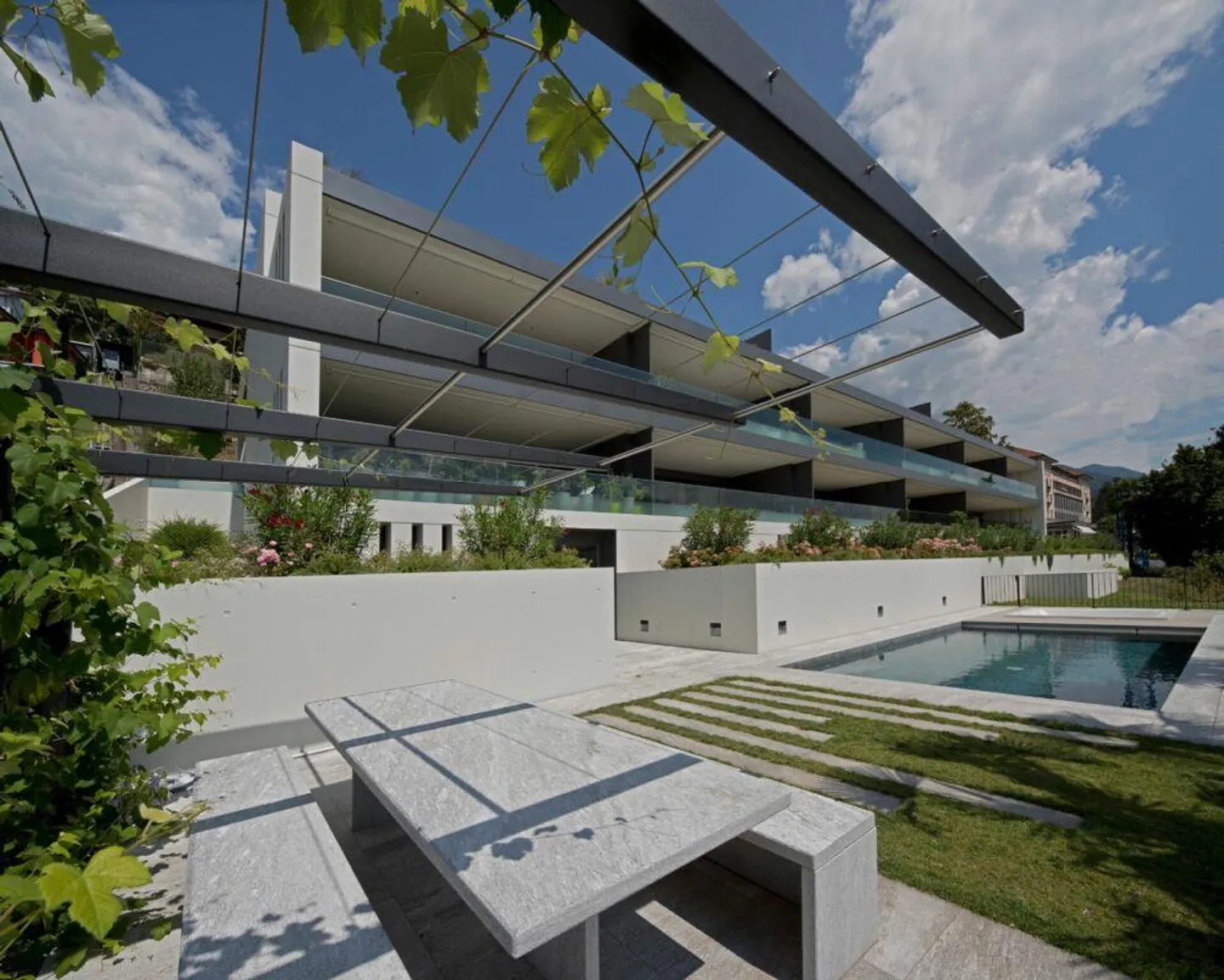Generoso 3.5 rooms with lake view, 2 large terraces and outdoor pool - Photo 5 of 19