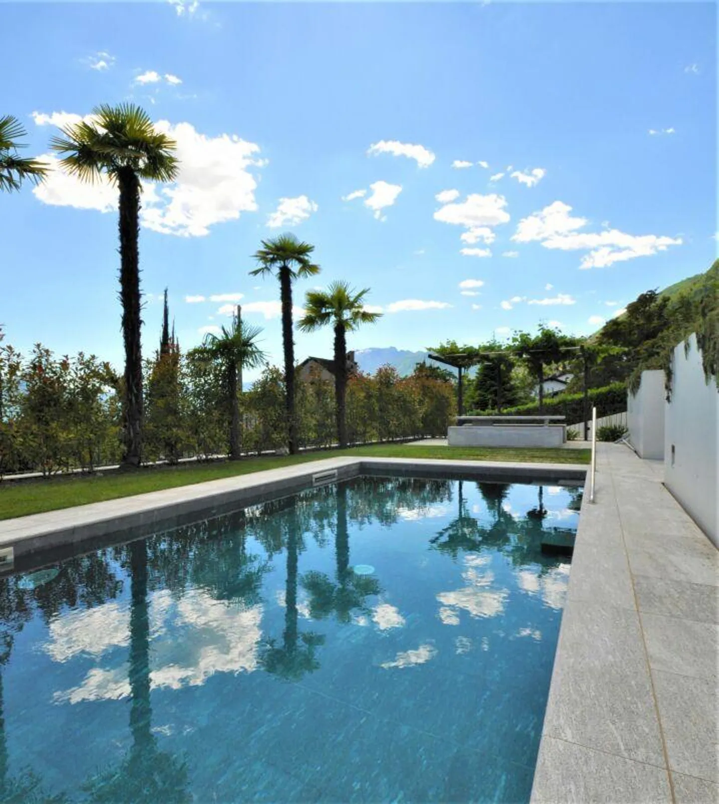 Generoso 3.5 rooms with lake view, 2 large terraces and outdoor pool - Photo 6 of 19
