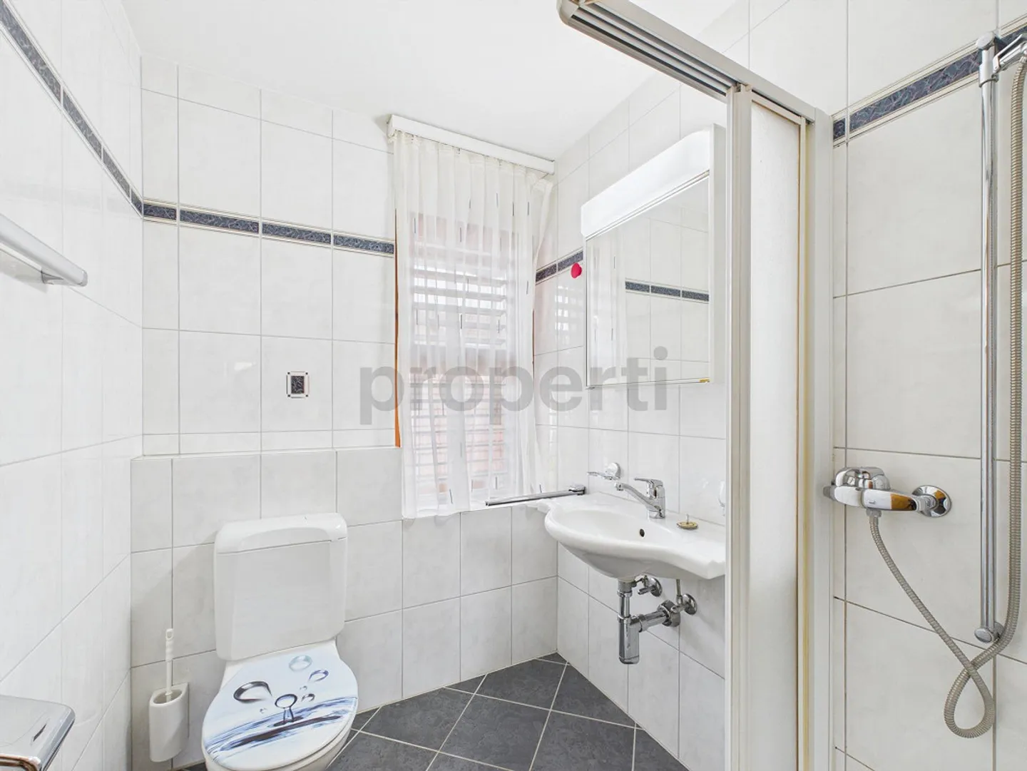 Gioiello architettonico con ampio spazio abitativo e caratteristiche uniche - Foto 13 di 14