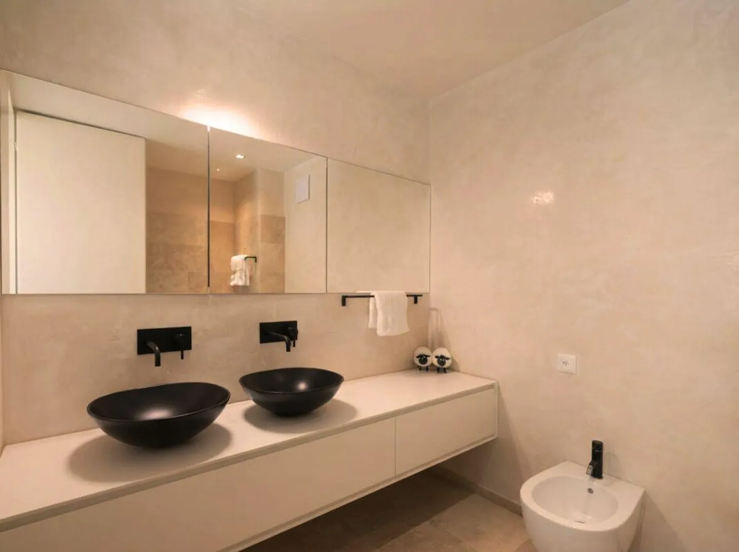 Generoso 3.5 rooms with lake view, 2 large terraces and outdoor pool - Photo 11 of 19