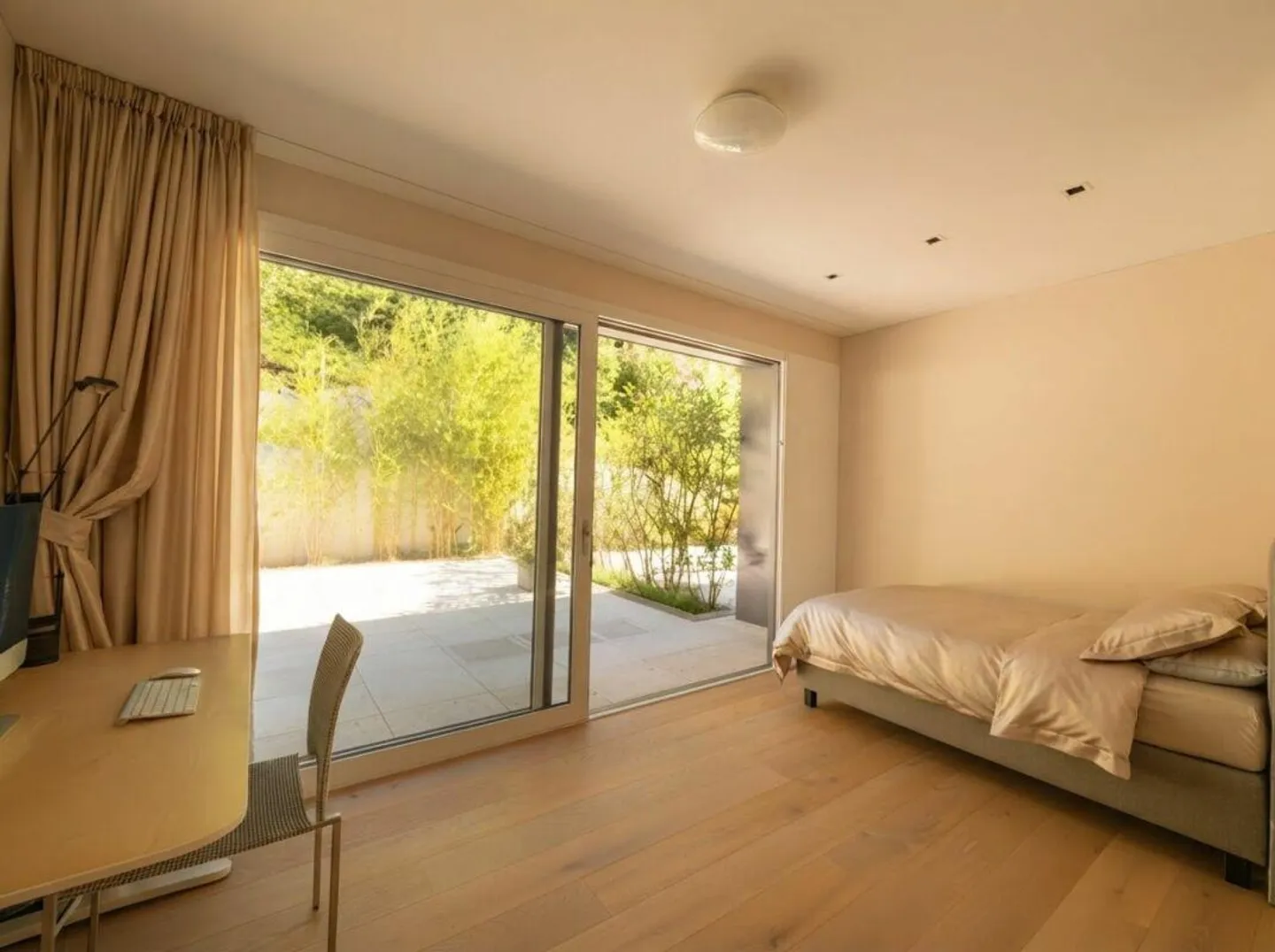 Generoso 3.5 rooms with lake view, 2 large terraces and outdoor pool - Photo 13 of 19