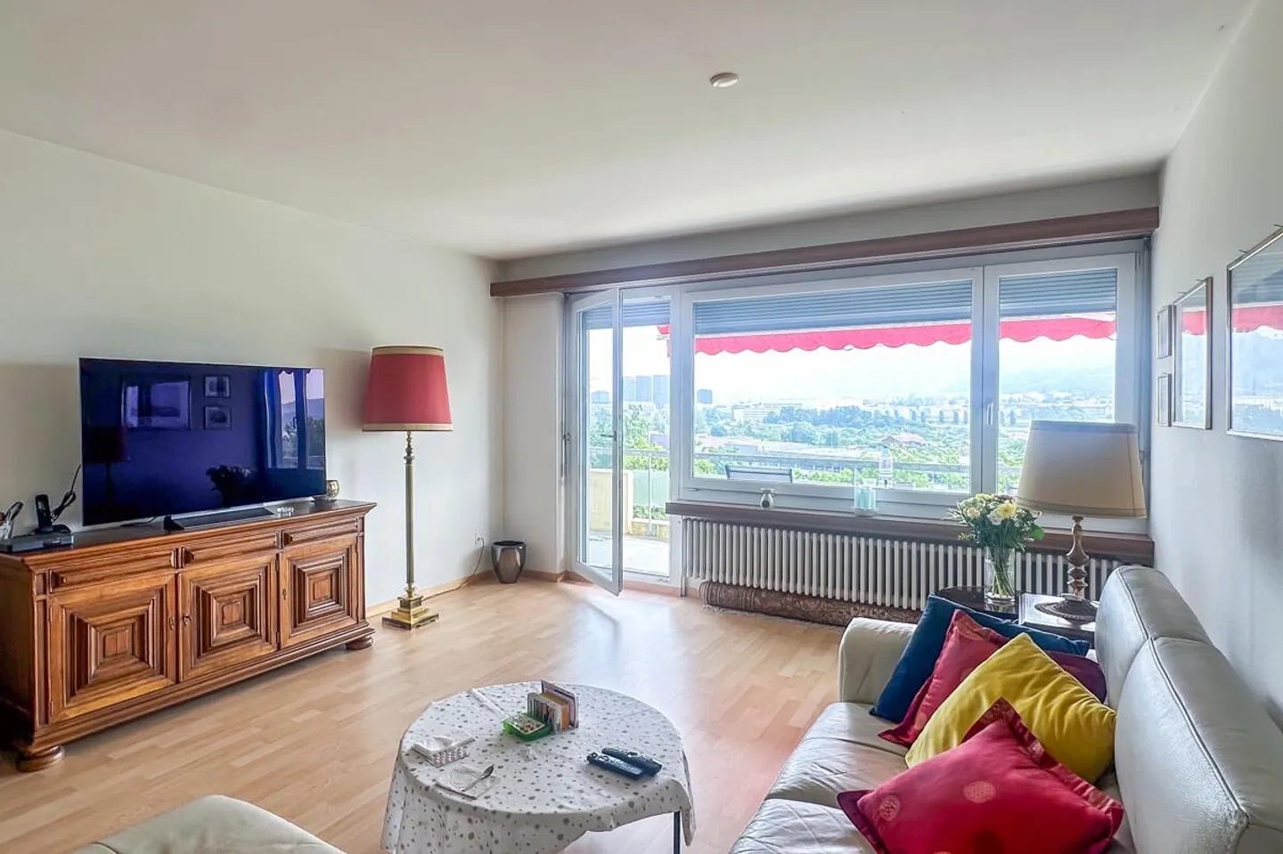 Appartement lumineux de 5 pièces avec vue sur la Limmat à Oberengstringen - Photo 1 sur 5