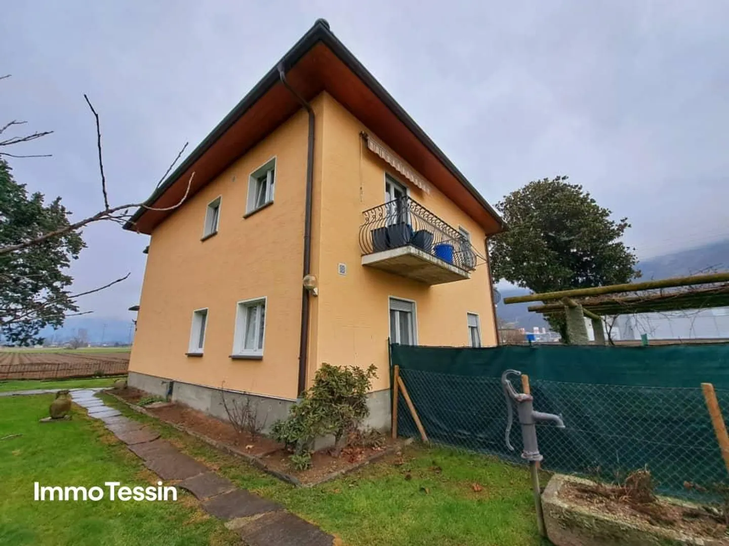 PER GLI AMANTI DEI CANI E GLI INVESTITORI: Casa completamente affittata con 2 appartamenti... - Foto 2 di 13