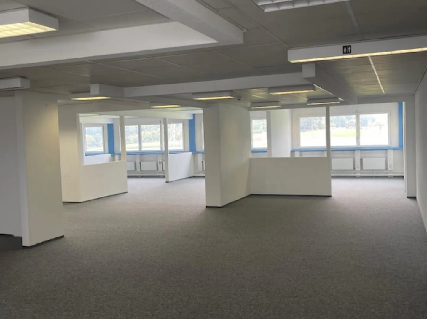 Geräumige Bürofläche mit Alpensicht - Foto 2 von 11