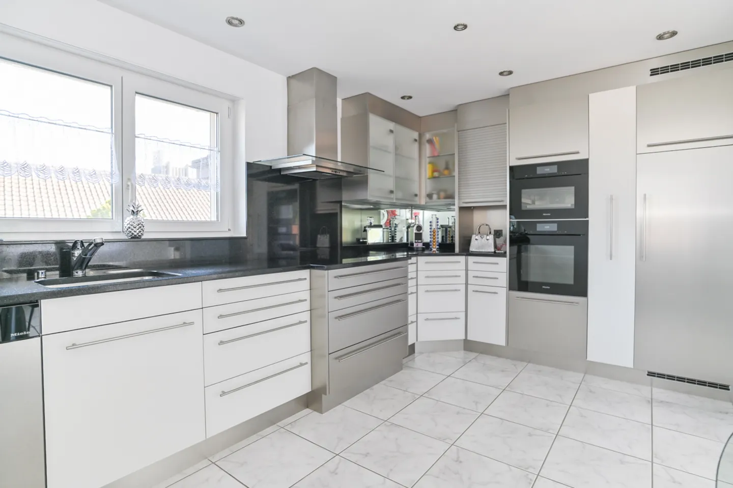 Une maison comme un sou neuf - Photo 4 sur 10