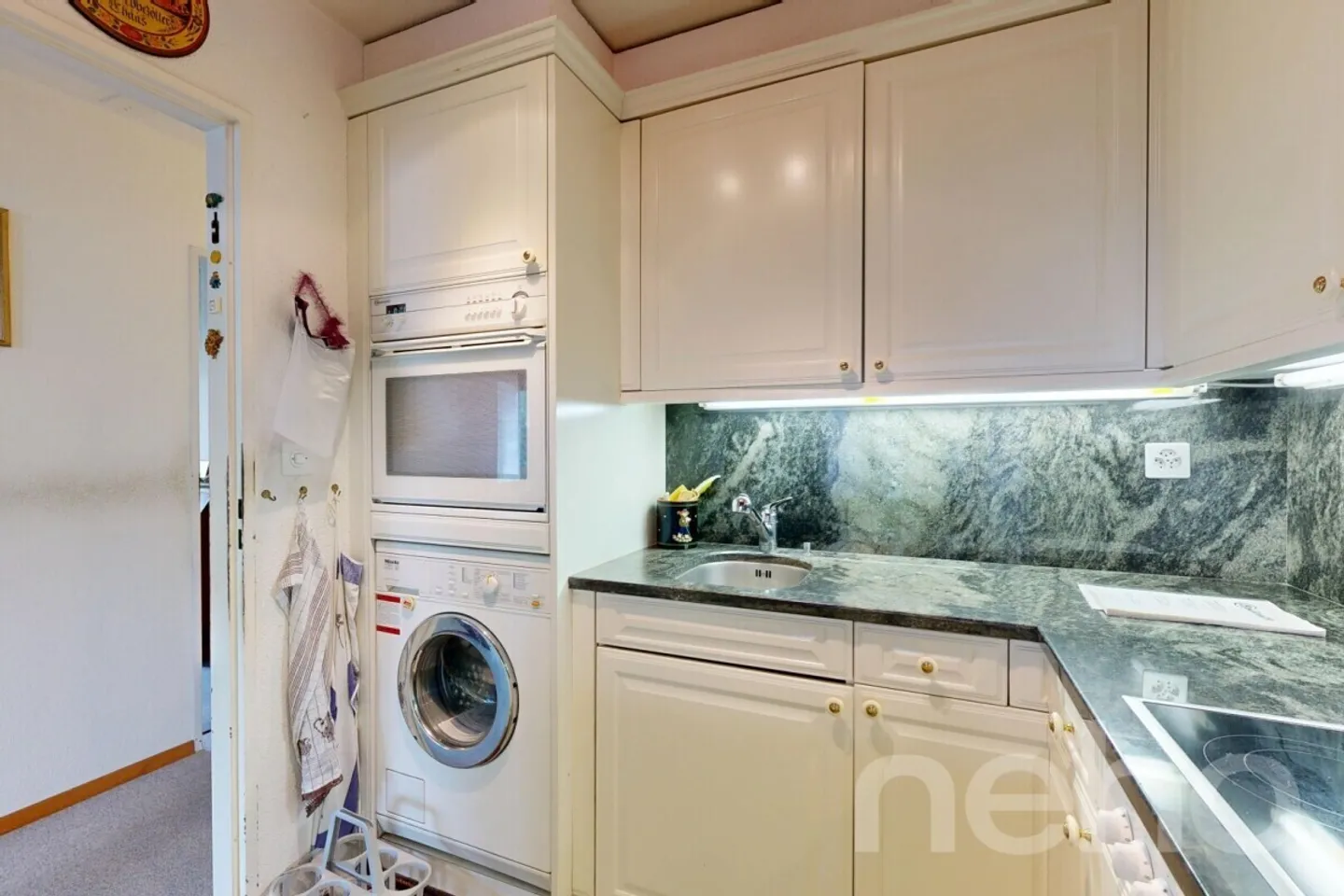 Sunny 3.5-room apartment with balcony and two parking spaces - Photo 7 of 13