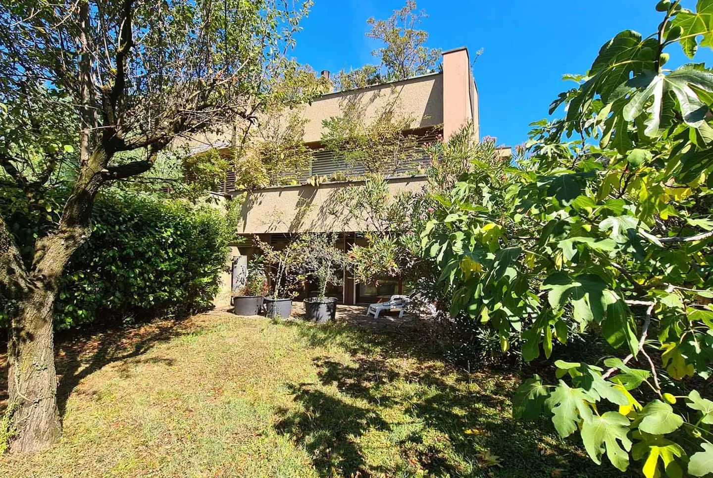 SPLENDIDA CASA GEMELLA 5.5 LOCALI IMMERSA NEL VERDE A MELANO - Foto 9 di 10