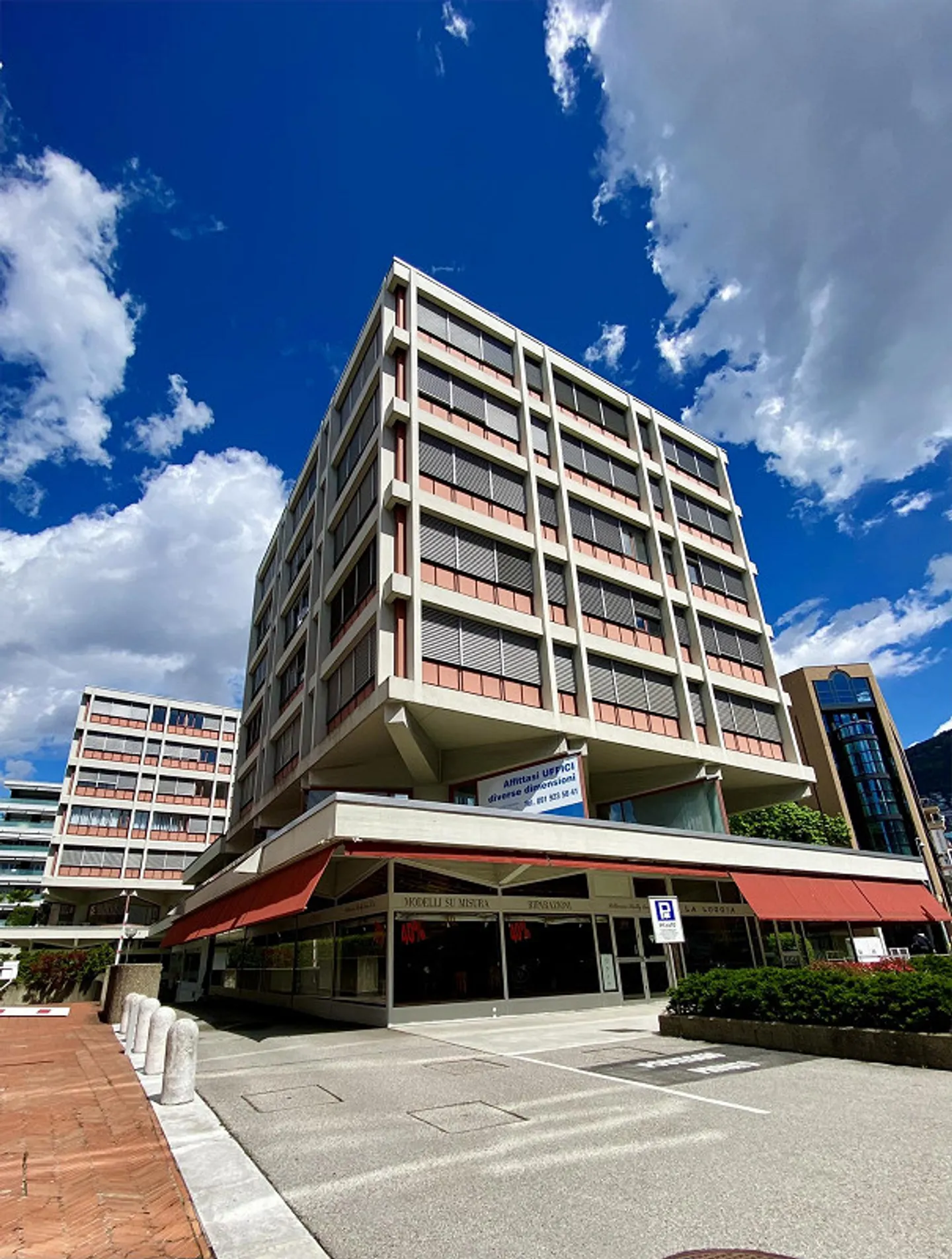 Lugano - Offices for rent of various sizes in the center - Photo 1 of 2