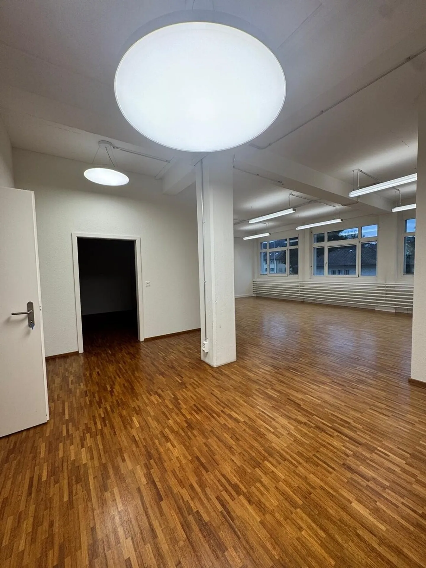 Geräumiges Büro mit Balkon - Foto 3 von 11