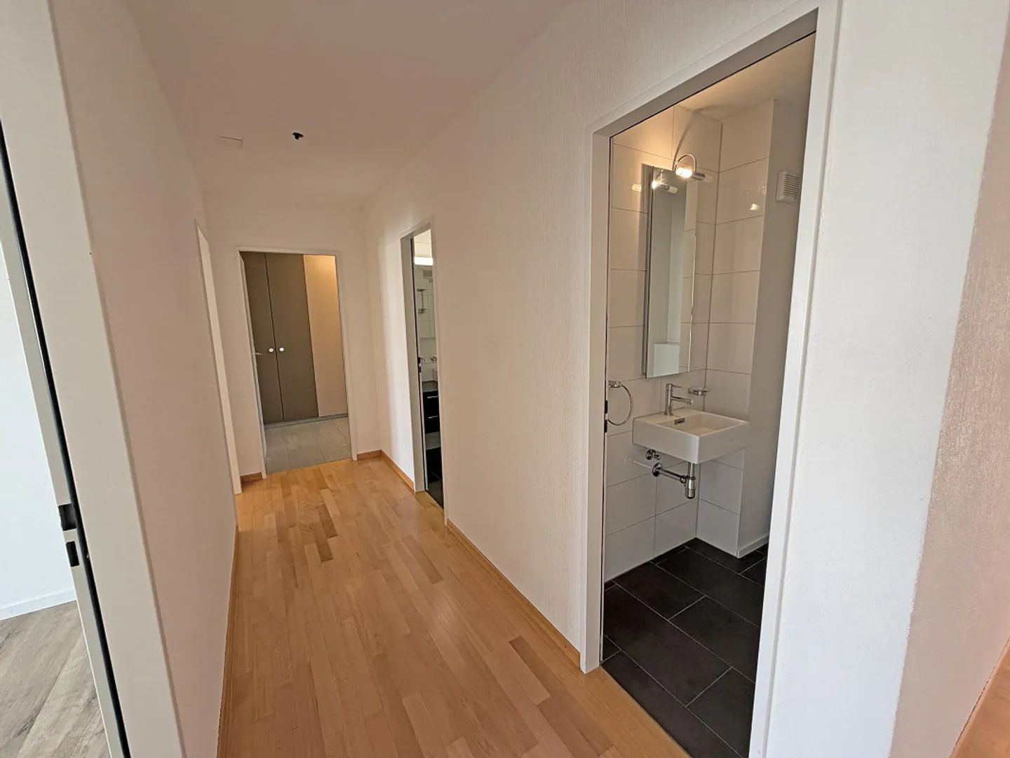 Spacious 5.5-room apartment in a quiet location with beautiful views - Photo 12 of 28