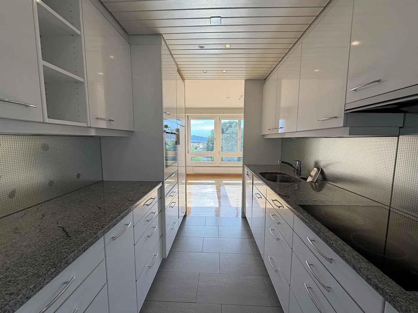 Spacious 5.5-room apartment in a quiet location with beautiful views - Photo 18 of 28