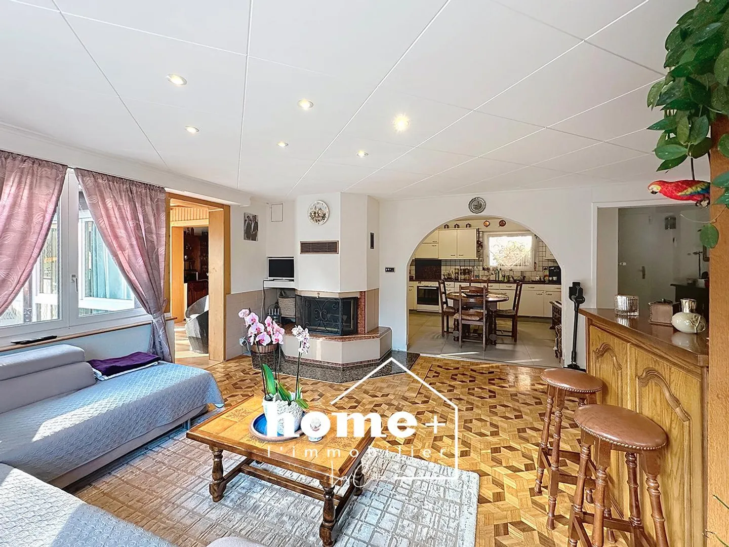Exclusively - Large 180 m² apartment with private garden, terrace and b - Photo 3 of 9