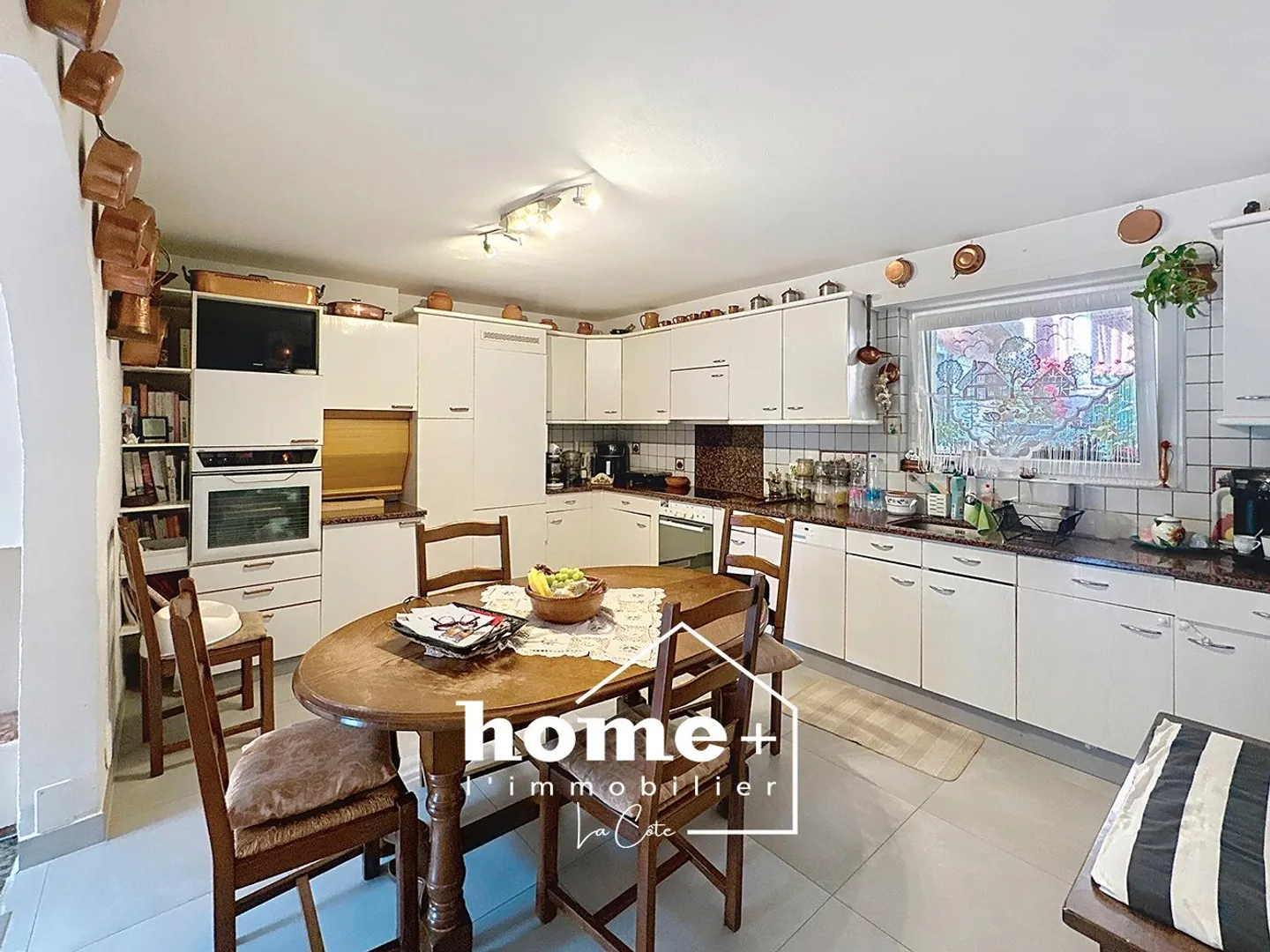 Exclusively - Large 180 m² apartment with private garden, terrace and b - Photo 5 of 9