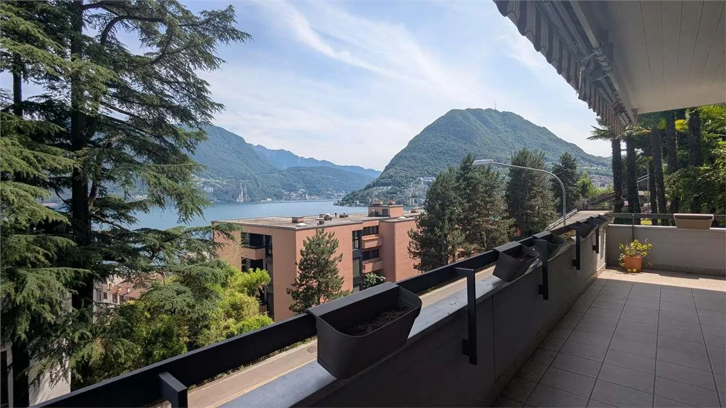 Lugano, magnificent 4.5-room apartment with terrace and lake view - Photo 2 of 13