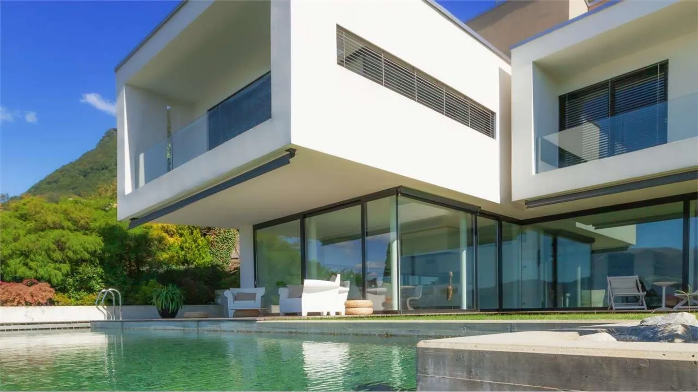 Lugano: modern villa with pool and lake view - Photo 1 of 13
