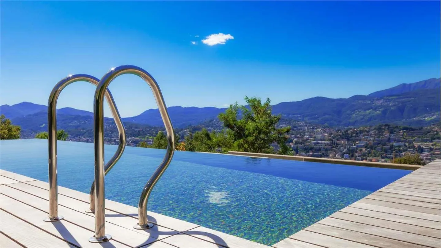 Lugano: modern villa with pool and lake view - Photo 2 of 13