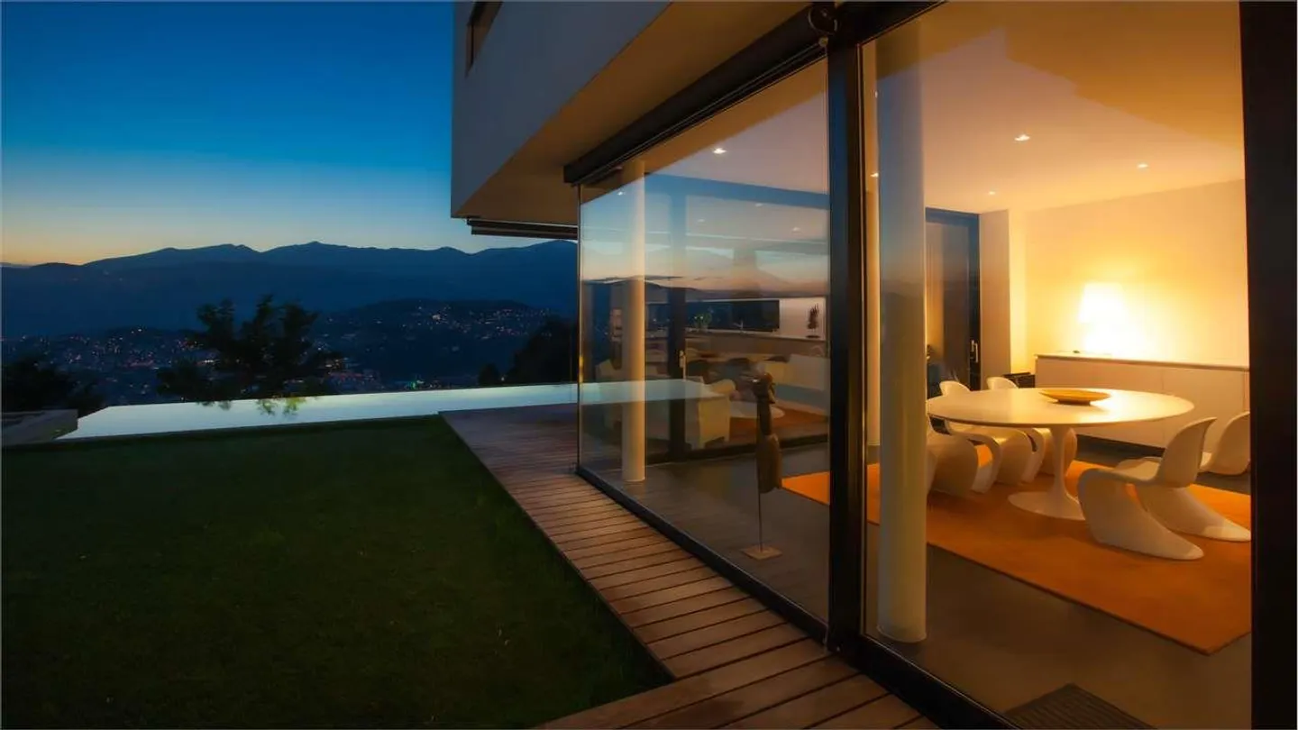 Lugano: modern villa with pool and lake view - Photo 5 of 13