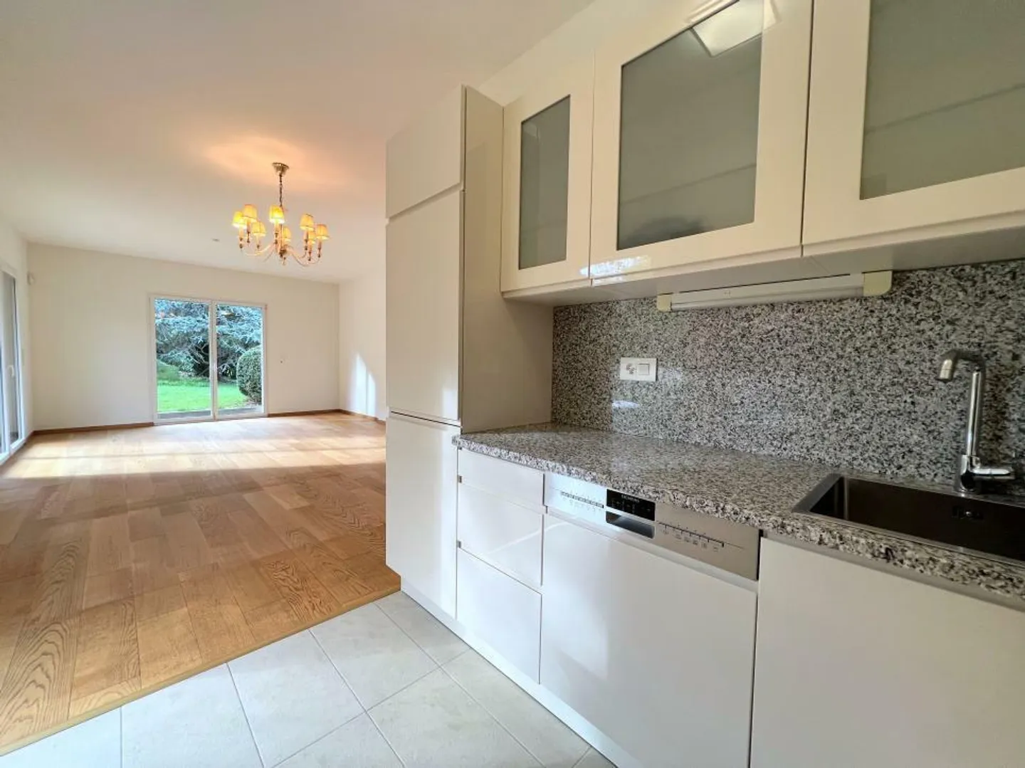 Wunderschöne 3,5-Zimmer-Wohnung mit Terrasse und Garten - Foto 2 von 12