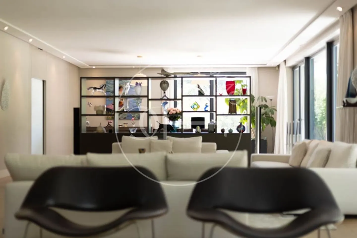 Stunning contemporary villa close to the city - Photo 4 of 6