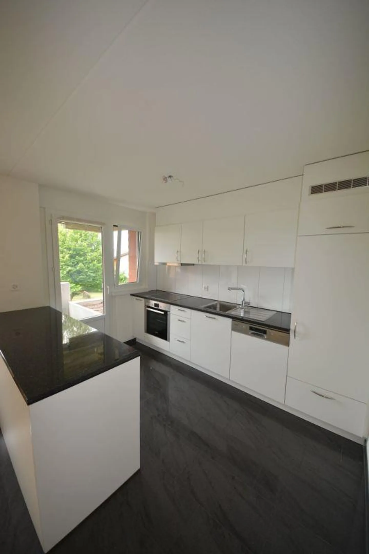 Appartamento 3,5 stanze a Kaltbrunn, in campagna, cerca un nuovo inquilino! - Foto 3 di 10