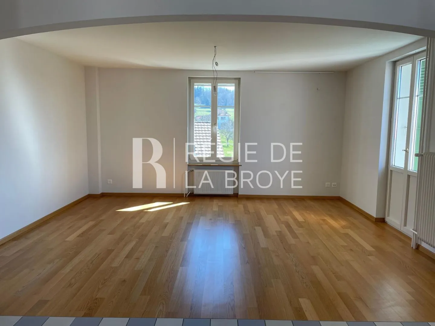 Geräumige Wohnung mit Balkon - Foto 2 von 3