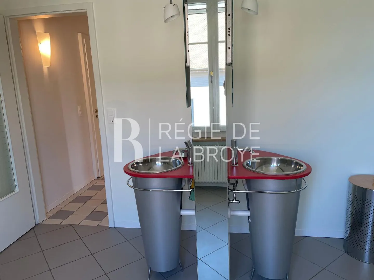 Geräumige Wohnung mit Balkon - Foto 3 von 3