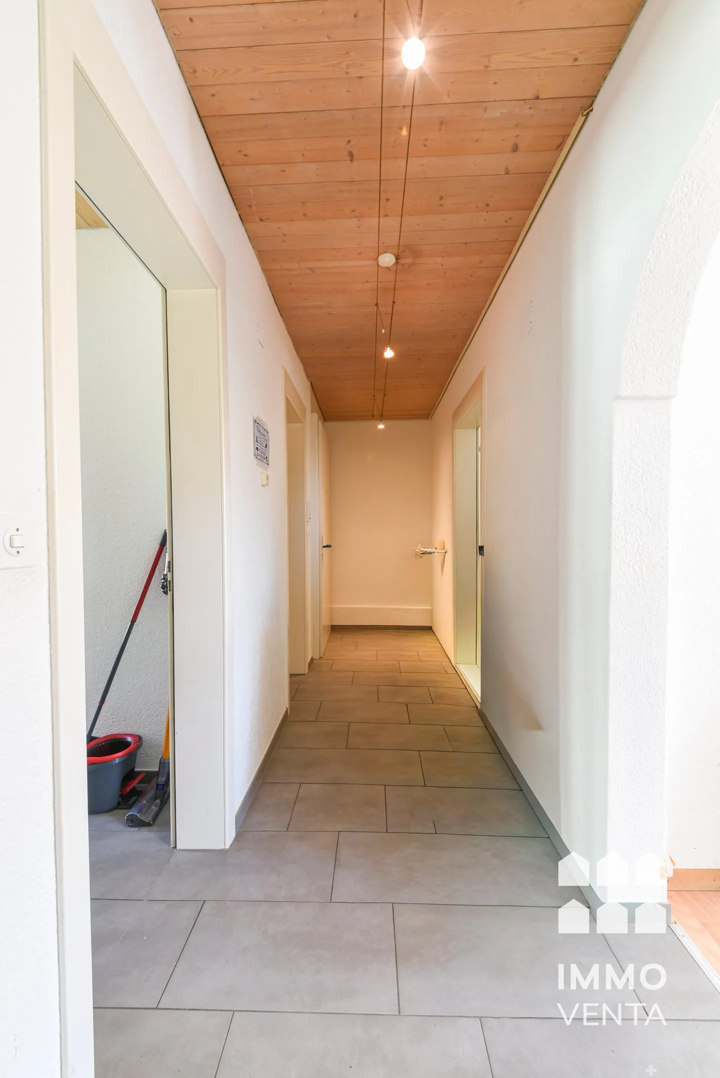 Beautiful 3.5-room apartment on Zukunftstrasse in Biel - Photo 3 of 8