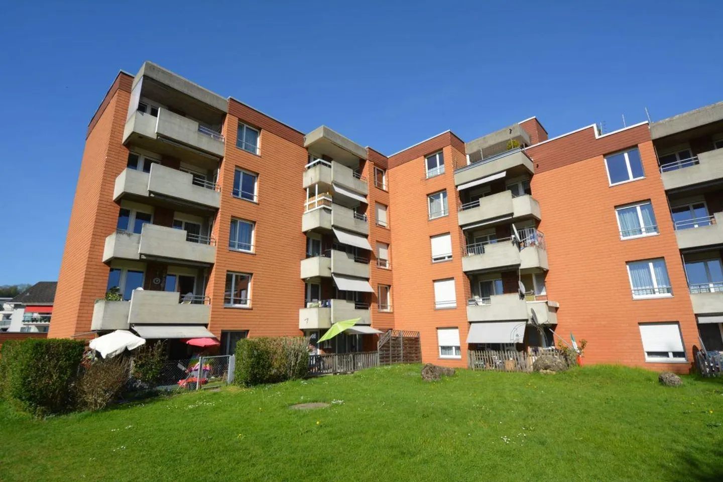 Appartamento 3,5 stanze a Kaltbrunn, in campagna, cerca un nuovo inquilino! - Foto 1 di 10