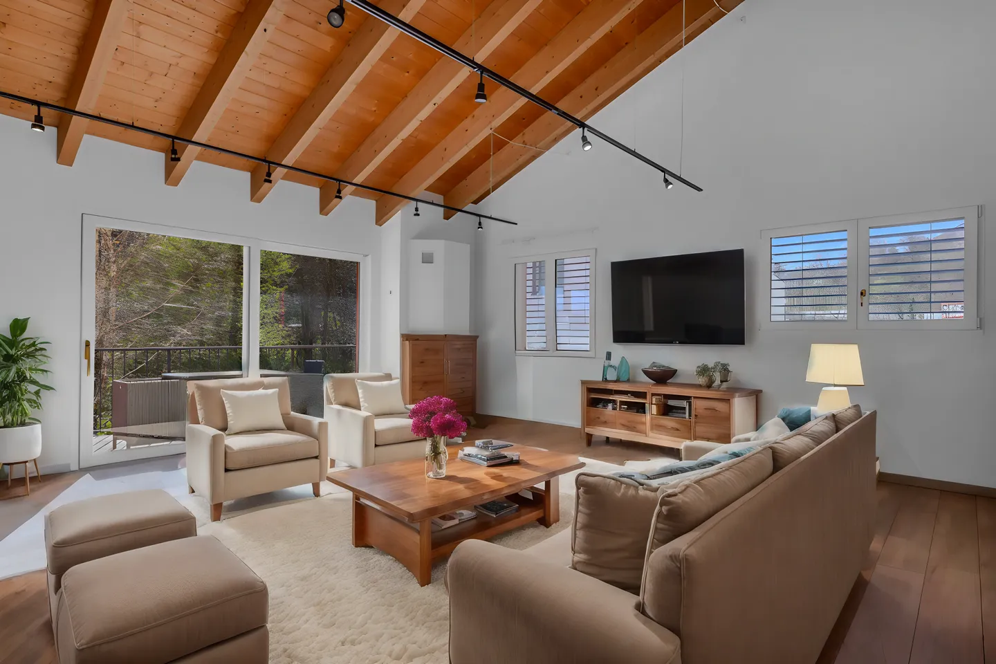 Appartement spacieux et moderne de 3,5 pièces avec une belle terrasse à Curio - Photo 1 sur 9