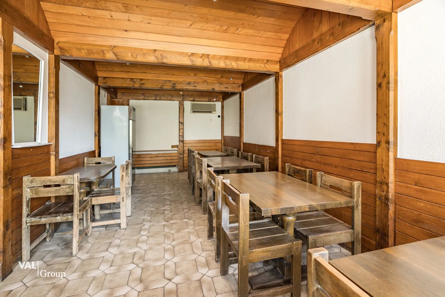 Unique Opportunity: Restaurant with Tradition in Visp - Photo 9 of 12