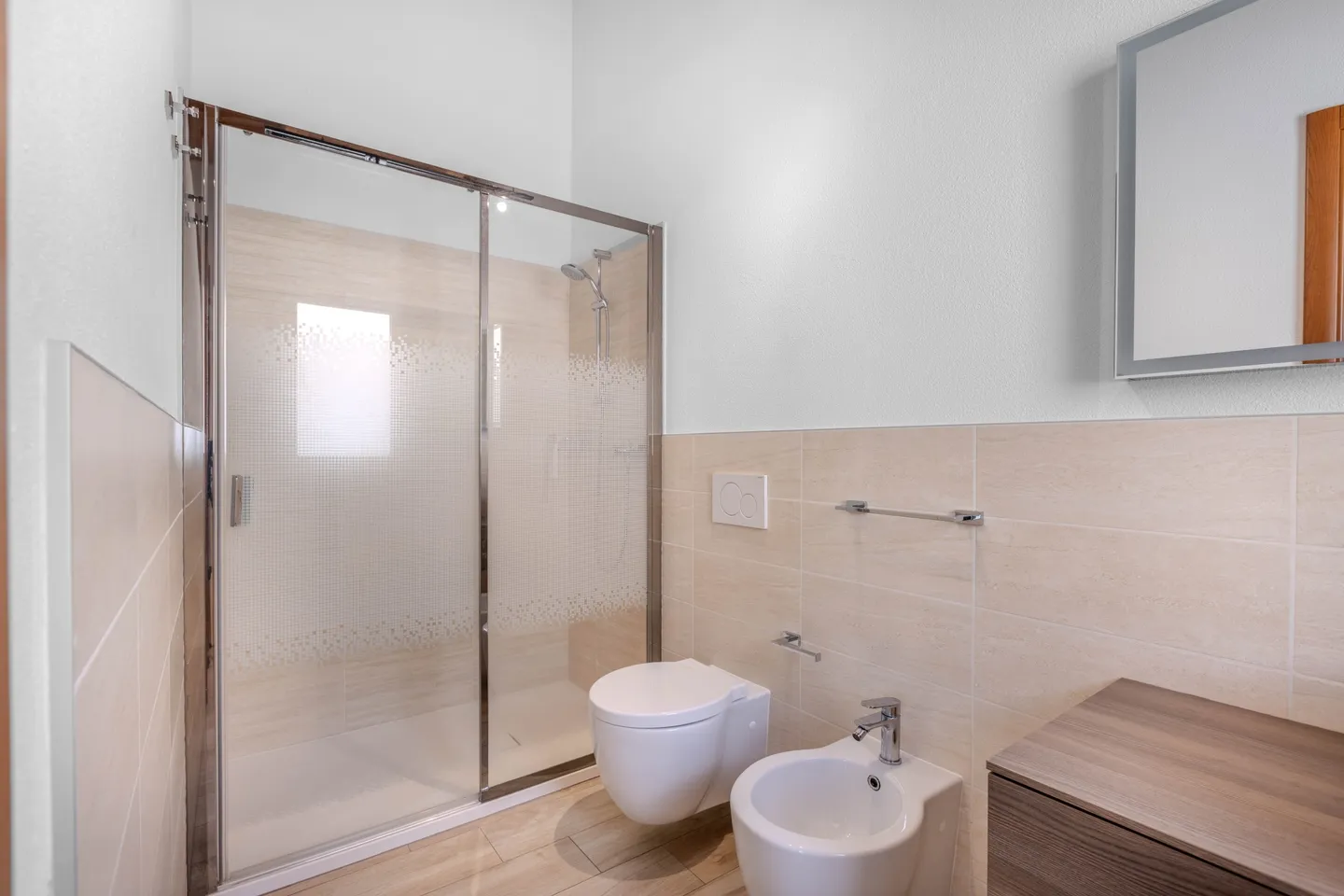 Appartement spacieux et moderne de 3,5 pièces avec une belle terrasse à Curio - Photo 8 sur 9