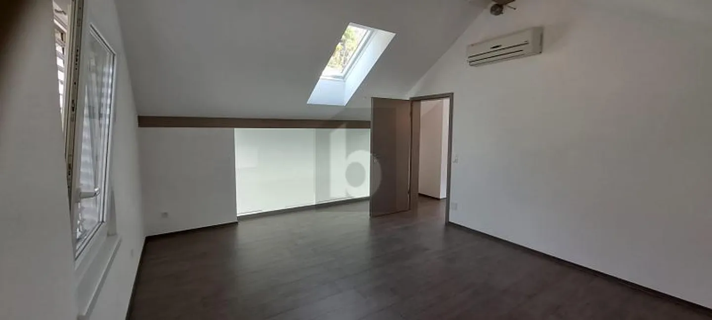 5.5 Room House - Photo 5 of 6