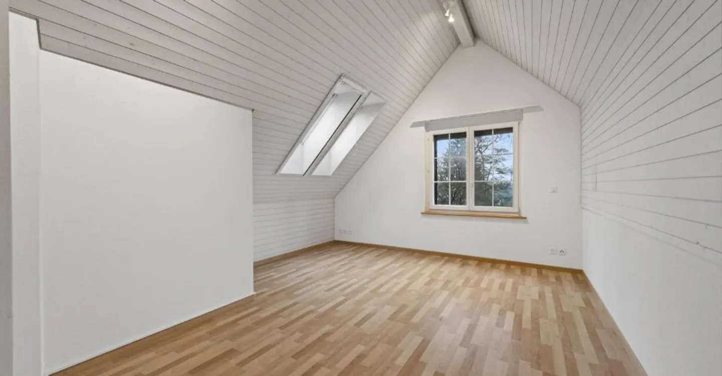 160 m² di superficie abitabile, camino accogliente e riscaldamento a pompa di calore - Foto 8 di 12