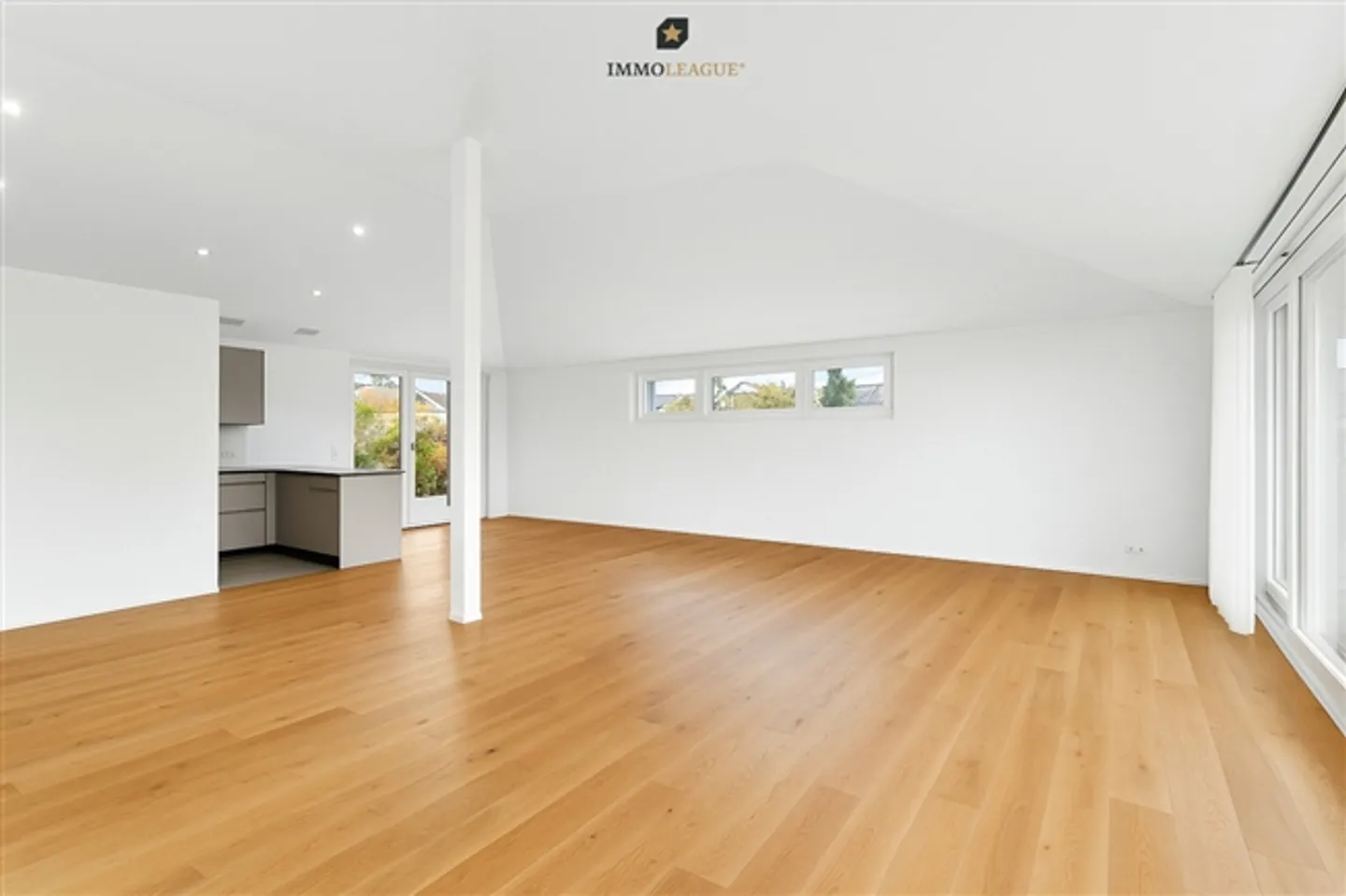 À seulement 500 mètres du lac. Rare appartement en attique avec espace et style. - Photo 5 sur 9