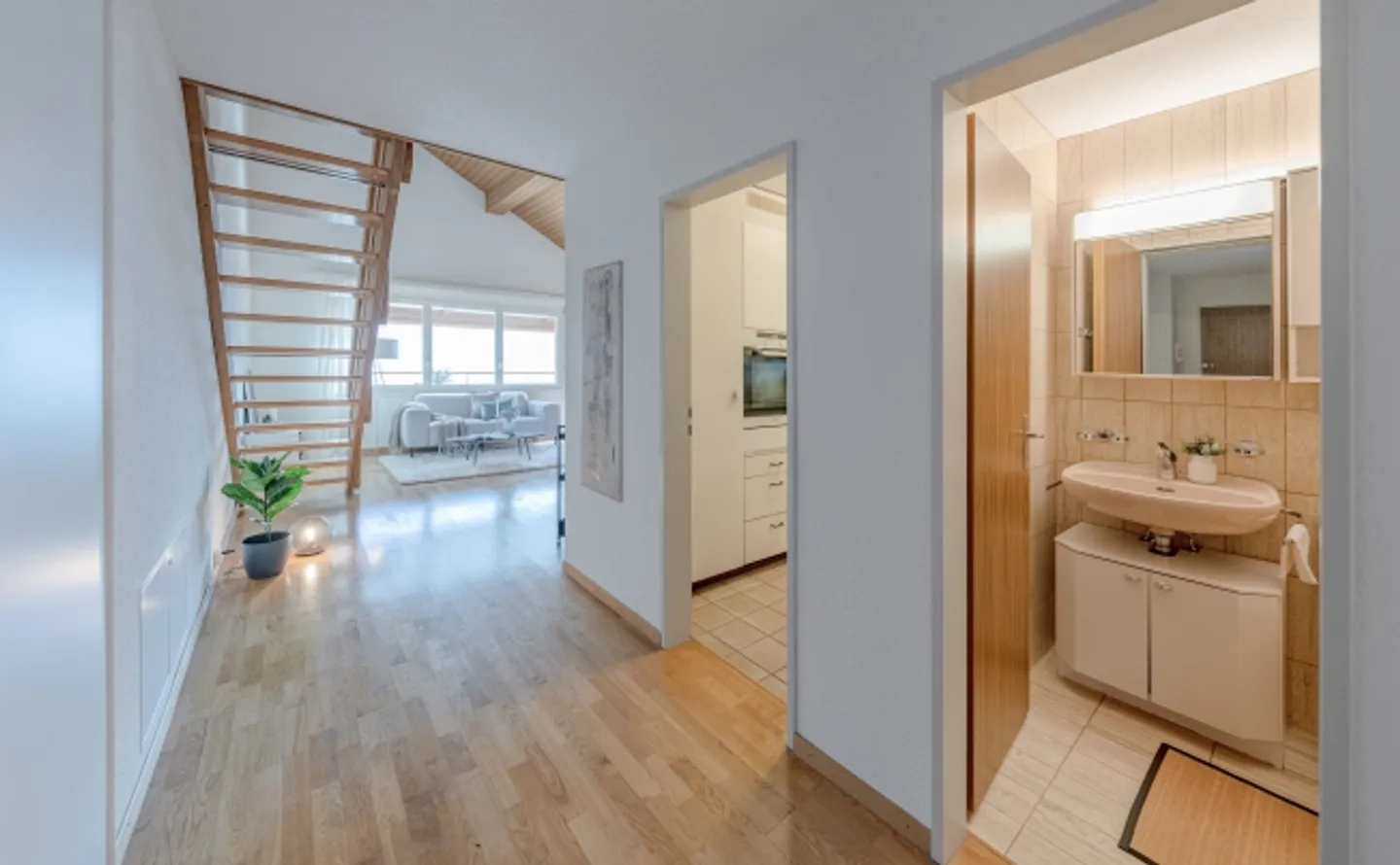 ATTRACTIVE MAISONETTE APARTMENT WITH SPECTACULAR VIEW - Photo 7 of 8