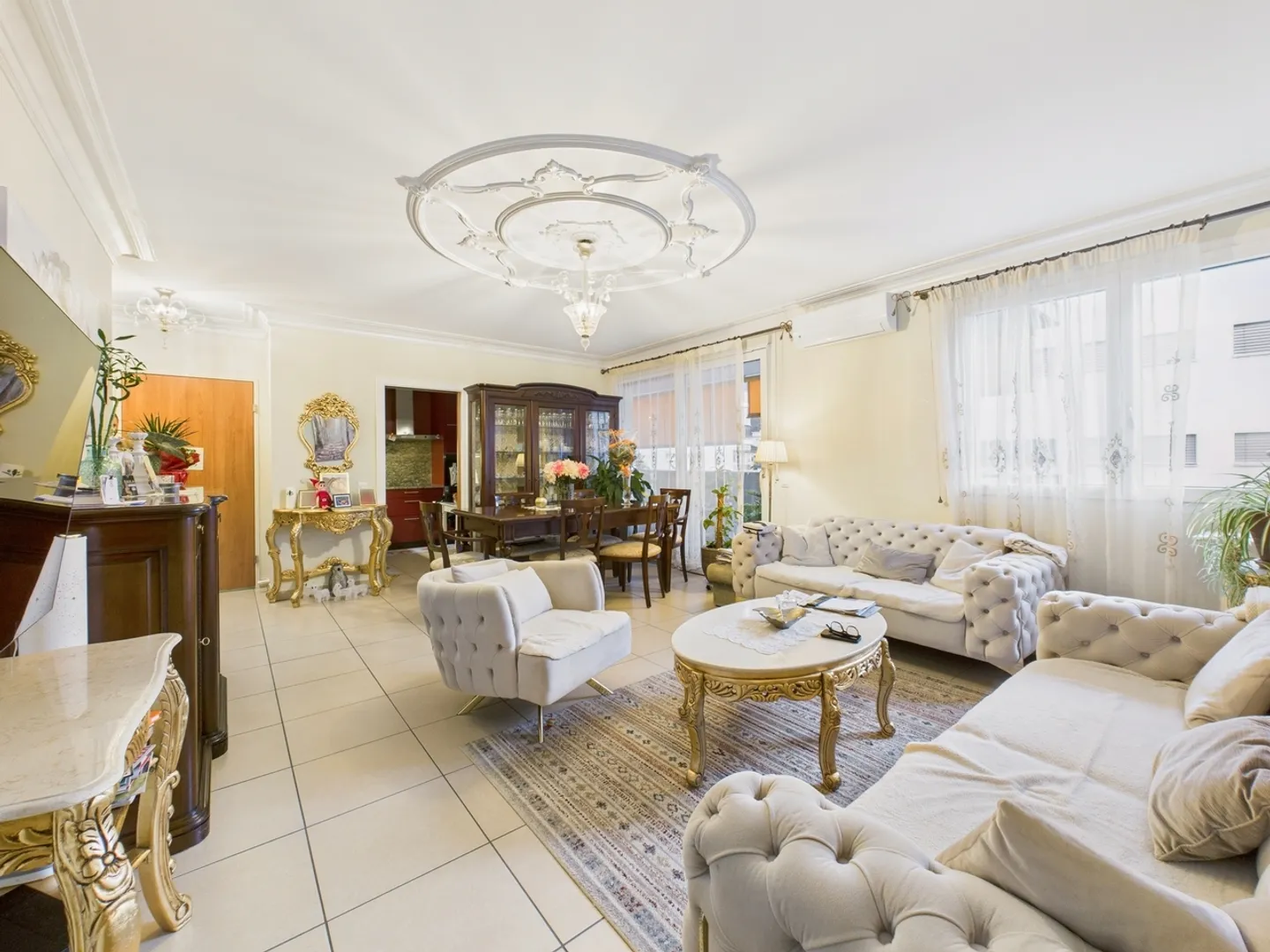 Appartamento elegante con 4,5 stanze più lavanderia - Foto 1 di 10