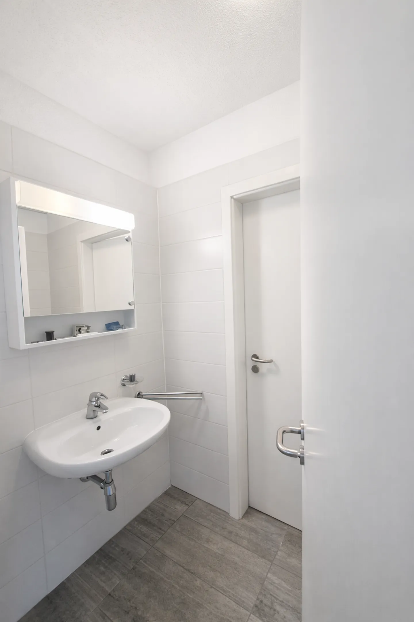 Geräumiges Gewerbe Lager - Foto 2 von 4