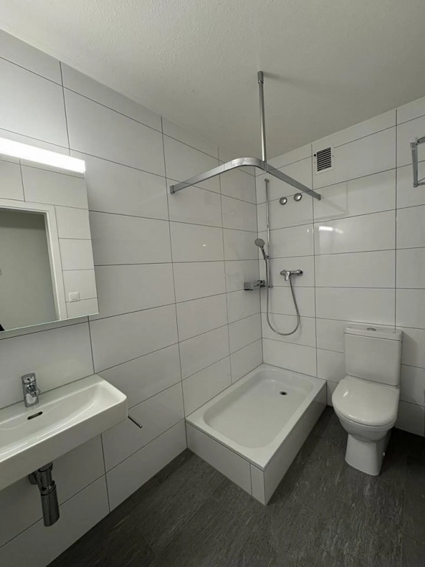 Appartamento mansardato parzialmente ristrutturato a Winterthur - Foto 7 di 10