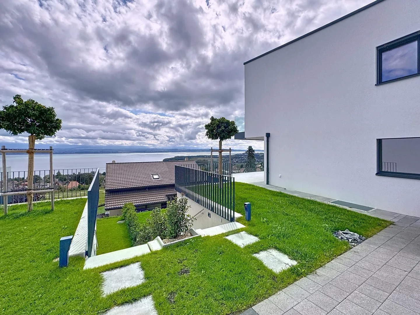 Elegant Villa with Lake View - Photo 3 of 9