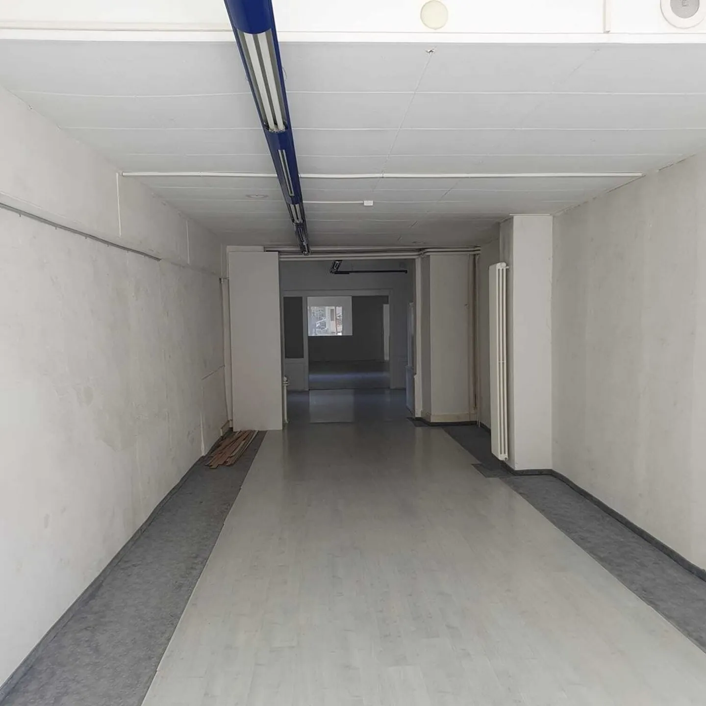 Spazio commerciale di 150m2 nel centro città - Foto 2 di 4