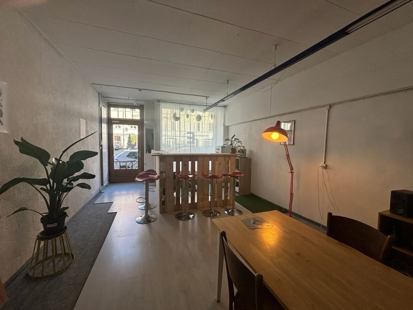 Spazio commerciale di 150m2 nel centro città - Foto 3 di 4